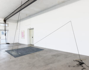 Kandinsky´s Line, 2015, Raumzeichnung, Carbonband (beschrieben), Installation Kunstverein für den Rhein-Sieg-Kreis e.V., Detailansicht © Werk und Foto Wolfgang Lüttgens